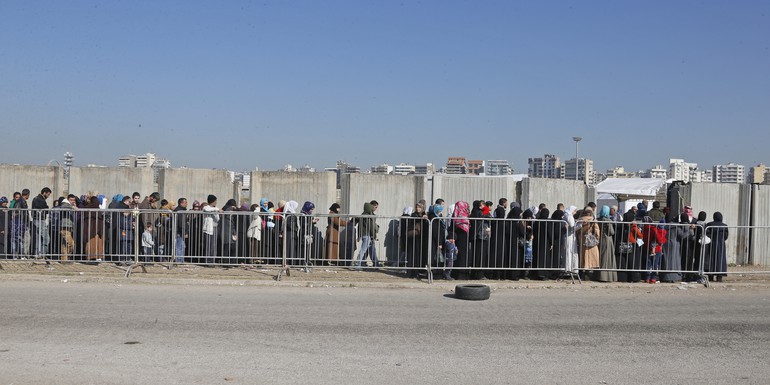 refugees line up world bank Mohamed Azakir.jpg